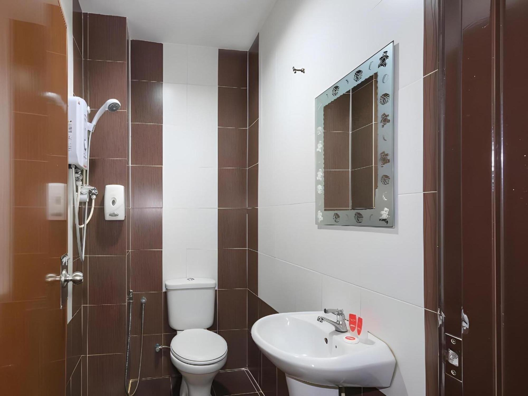 שאה אלאם Capital O 812 Hotel Smc Seksyen 13 מראה חיצוני תמונה